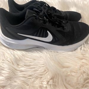 Nike mens running shoe